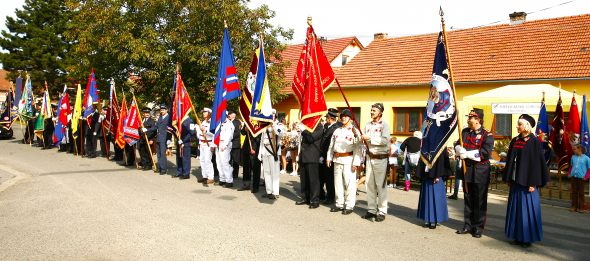 Feuerwehr Fahnen, Schützenverein Fahnen, Veteranen Fahnen. Komplettes Angebot für alle Vereine, Verbände und Zünfte. Sie finden hier eine komplette Liste der von unserer Familienfirma Velebný & Fam angebotenen Ware und Dienstleistungen. Im Fall der Interesse werden wir Ihnen gerne bei der Auswahl der passenden Produkte helfen.