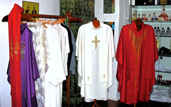 Církevní oděvy Velebný & Fam